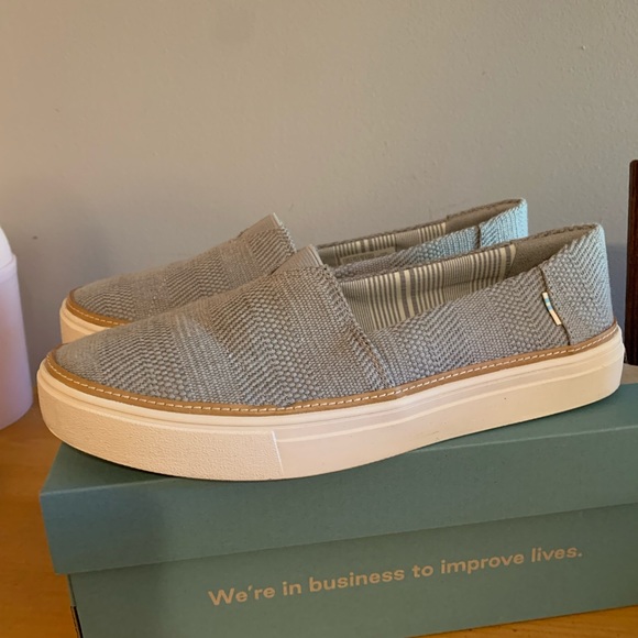 Brand new Women’s Toms Slip on Sneakers size 9.5 - Picture 4 of 7